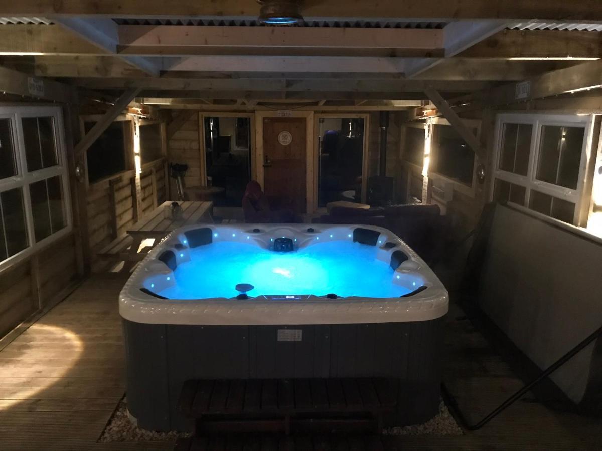 Sleeps 12 Hot Tub Sauna Cinema Pets Welcome Enniskillen Ngoại thất bức ảnh